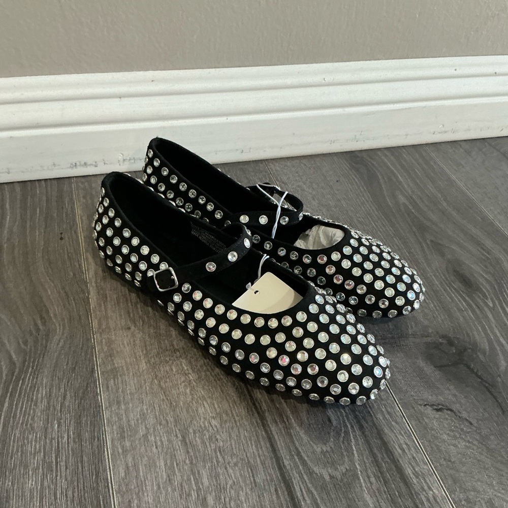 Women’s  Issa Rhinestone Ballet Flat. - Picture 13 of 14